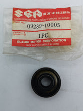 Load image into Gallery viewer, Suzuki Oil Seal 09289-10005
